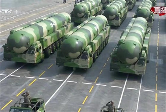 上?；垓v分享閱兵圖片